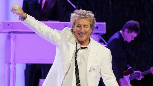Rod Stewart joyously delivers timeless classics in his trademark raspy voice.