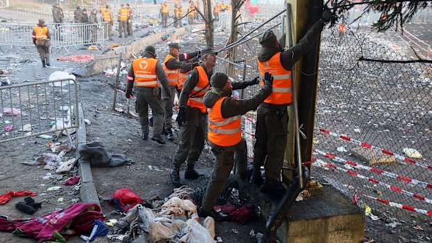 Austrian soldiers erect fences to improve the procedure for arriving asylum seekers in 2015.