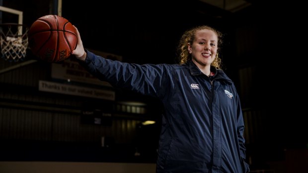 Molly McPhee has signed with St Mary's College in San Francisco, following in the footsteps of NBA stars Patty Mills and Matthew Dellavedova.