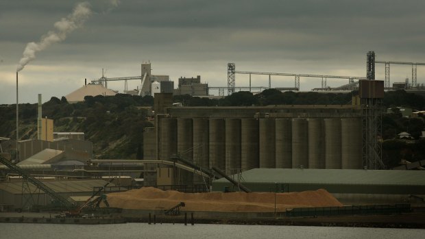 Alcoa's Portland smelter is losing money and risks closure.
