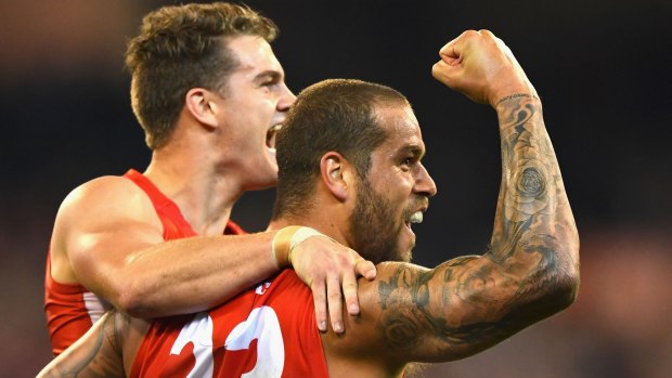 Lance Franklin is congratulated by Tom Papley after kicking a goal during the AFL Second Preliminary Final.