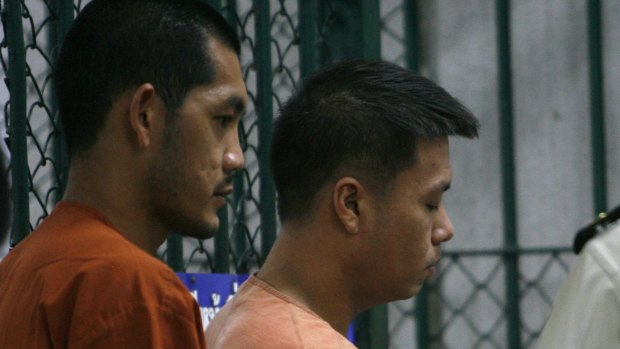 Thai nationals Sarud Seehaverachart (L) and Thatiya Terdputham walk into court in 2011.