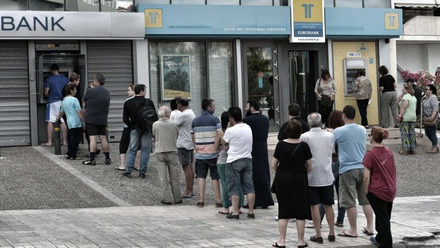 Many money machines in Greece have run out of cash because of the country's financial crisis.