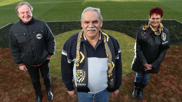 Former Richmond player Derek Peardon with sister Annette and AFL legend Kevin Sheedy.
