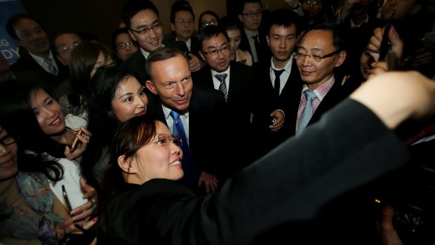 Tony Abbott poses for photos with members of the Sydney Young Chinese Business Association.