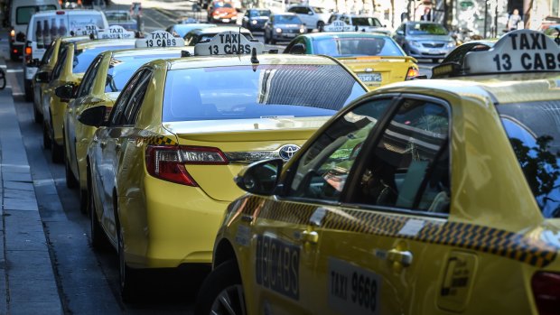 Victorian taxi drivers have been invited to join a class action against billion-dollar ride sharing company, Uber.