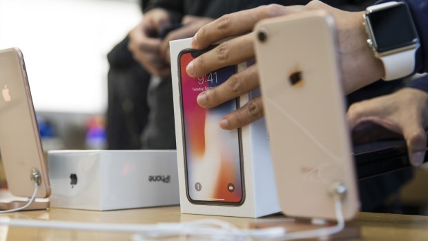 Waiting times to order the flagship smartphone in the US, Apple's biggest market, have shortened to a few days from five to six weeks.