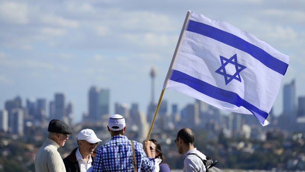 Sydneysiders rally in support of Israel in Dover Heights on Sunday.