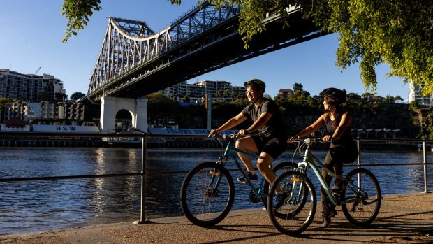 Take a bike tour along the Brisbane River.