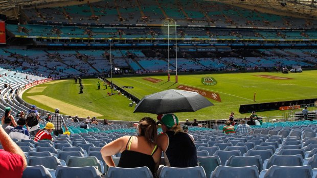 NRL fans sitting in the heat before the 2014 NRL Grand Final at ANZ Stadium