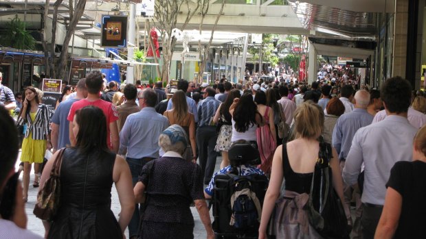 Shops in the Queen Street Mall would be open later under a National Retailers Association proposal.