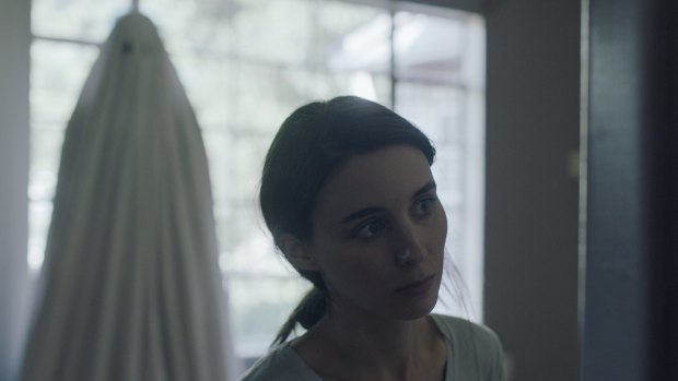 Rooney Mara plays a grieving woman in A Ghost Story.