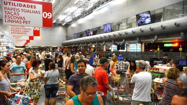 Shoppers crowd a supermarket in Vitoria while stocking up on supplies as police strike.