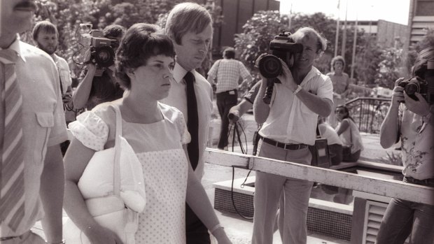 Lindy and Michael Chamberlain arrive at the Alice Springs Courthouse on September 13, 1982, during the second inquest into the disappearance of their baby daughter, Azaria, at Uluru .