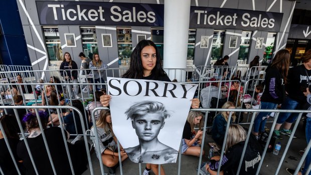 The Age, News 10/03/2017, picture by Justin McManus. Justin Beiber fans camp out for the concert tonight at Etihad Stadium. Madison Hall.