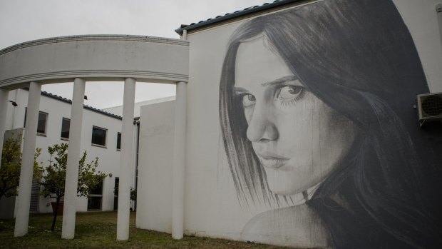 "Sarah" is a nine-by-six-metre mural created by Melbourne street artist Rone, on a wall of Canberra's Spanish embassy. 