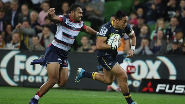 Christian Lealiifano has signed a deal with Japanese club Suntory.
