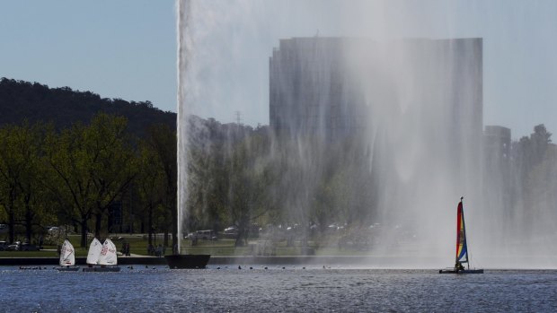 The Captain Cook memorial jet on Lake Burley Griffin was turned off because of a failure in its pumping system.