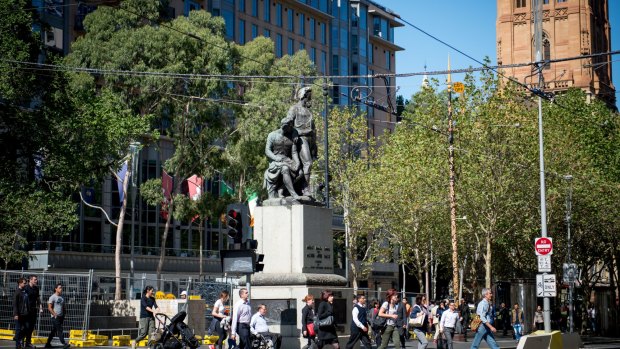 The statue had stood at the corner of Swanston and Collins streets for many years. 