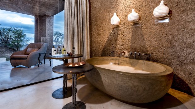 The bathroom in an Earth Lodge luxury suite.