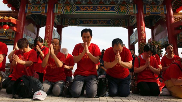 Chinese relatives of passengers aboard missing Malaysia Airlines flight MH370 pray at the Thean Hou temple in Kuala Lumpur