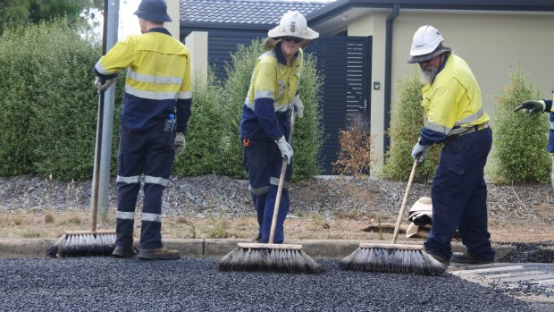 First batch of Tonerseal is laid on Onkaparinga Crescent in Kaleen.
