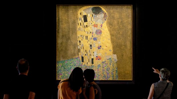 &lt;i&gt;The Kiss&lt;/i&gt; painting by Gustav Klimt at the Belvedere Museum in Vienna, Austria.