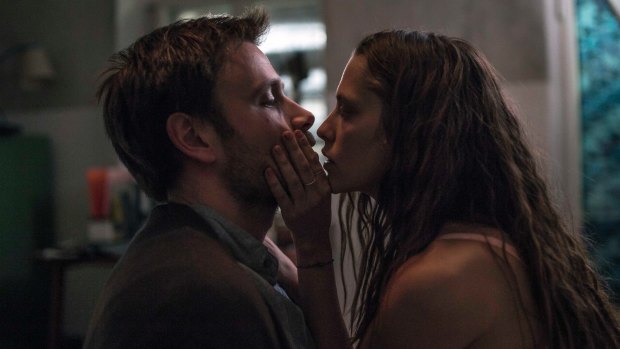 Andi (Max Riemelt) and Clare (Teresa Palmer) go sightseeing, then back to his apartment in a decrepit building in eastern Berlin, where he is the only resident.