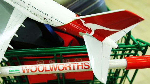 Woolworths is scrapping Qantas frequent flyer points in favour of cash back on grocery and liquor bills.