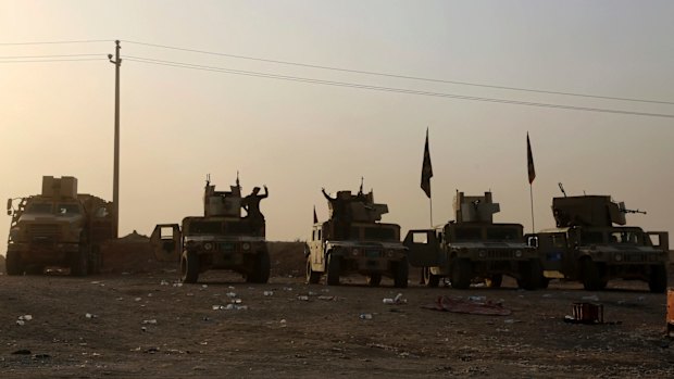 Iraqi soldiers outside Mosul on Wednesday. A senior Iraqi general called on Iraqis fighting for the Islamic State group in Mosul to surrender.