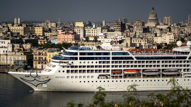 A cruise ship arrives in Havana.
