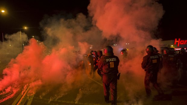 Right wing protesters in the German town of Heidenau on the weekend hurl flares to protest against the state housing asylum-seekers. 