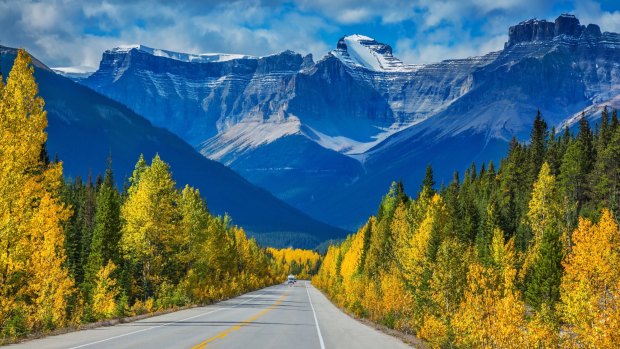 Majestic mountains and glaciers in the Canadian Rockies, Banff National Park.