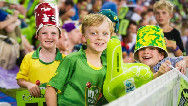 An enthusiastic crowd watched the Sydney Thunder take on the Melbourne Renegades at Manuka Oval on Wednesday.