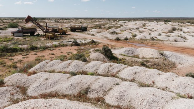 Opal mining  in White Cliffs.