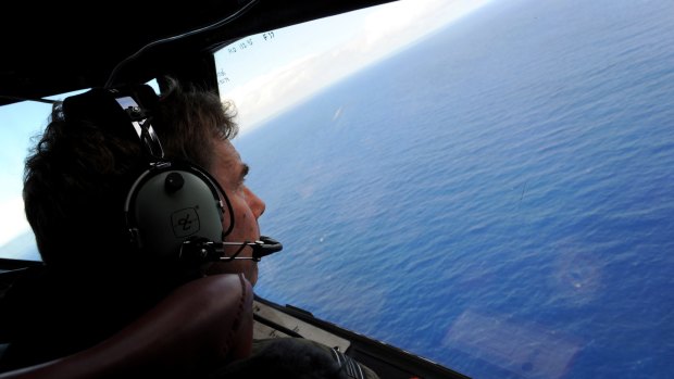 A pilot searches for debris from MH370 in the Indian Ocean in the weeks after it disappeared.
