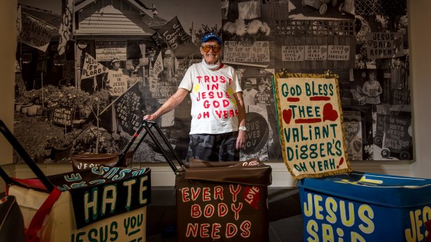 Street preacher of 30 years Desmond Hynes is the subject of a Melbourne Town Hall exhibition, The Jesus Trolley