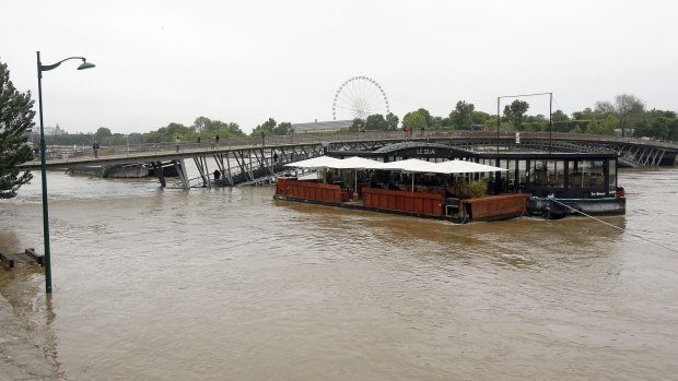 The Quai restaurant closed due to high water in the Seine. 