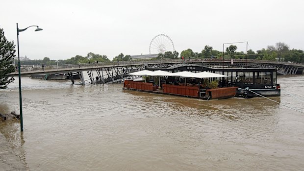 The Quai restaurant closed due to high water in the Seine. 