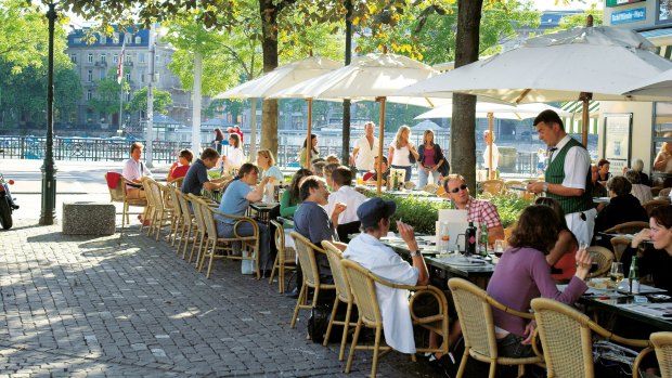 Street cafe on Hechtplatz on the right bank to the Limmat. 