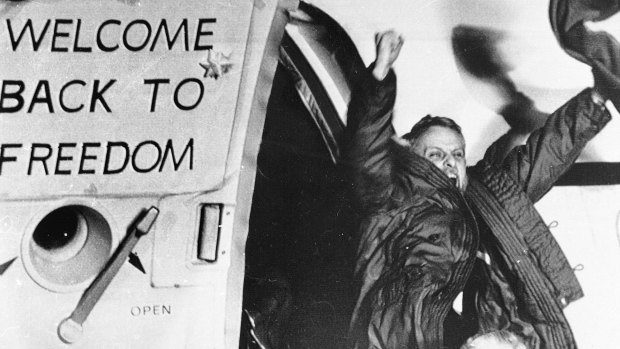 David Roeder  waves as he arrives at a US Air Force base in West Germany from Algeria in a January 21, 1981 photo. He was among 52 Americans held hostage in Iran for 444 days after their capture at the US embassy in Tehran.