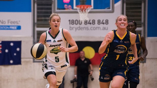 Aimie Clydesdale of Dandenong Rangers with the ball vs Sydney Uni Flames Lauren Nicholson at Brydens Staduim.