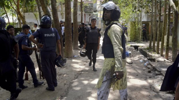 Bangladeshi policemen arrive near the scene of a blast in Kishoreganj on Thursday.