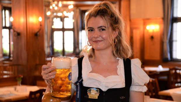 Lisa-Marie Maurus: "To toast, saying 'Prost' is fine, 'Ein Prosit' is even better. 