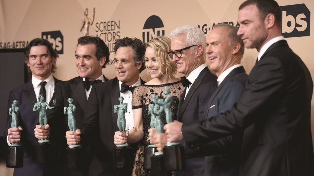 Billy Crudup, Brian d'arcy James, Mark Ruffalo, Rachel McAdams, John Slattery, Michael Keaton and Liev Schreiber with their awards for Outstanding Performance by a Cast in a Motion Picture for <i>Spotlight</i>.