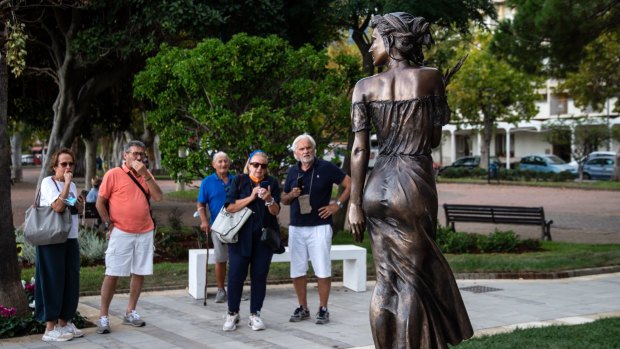 The statue of Emanuele Stifano dedicated to the Spigolatrice (Gleaner) in Sapri, Italy. 