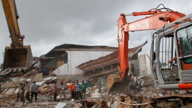 Search and rescue efforts after the earthquake in Indonesia's Aceh province, about 120 kilometres south-east of the city of Banda Aceh.