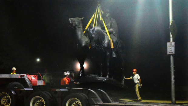 Workers remove the Robert E. Lee and Thomas J. "Stonewall" Jackson monument in Baltimore.