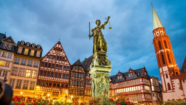 柏林选择:罗马式平方在法兰克福老城。