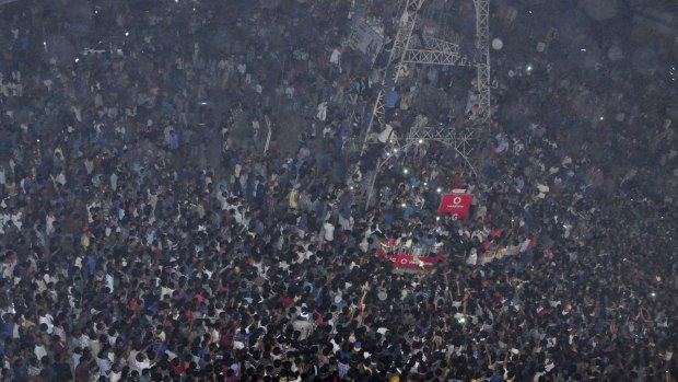 A mob of several thousand lynches a man accused of rape in Nagaland, India.